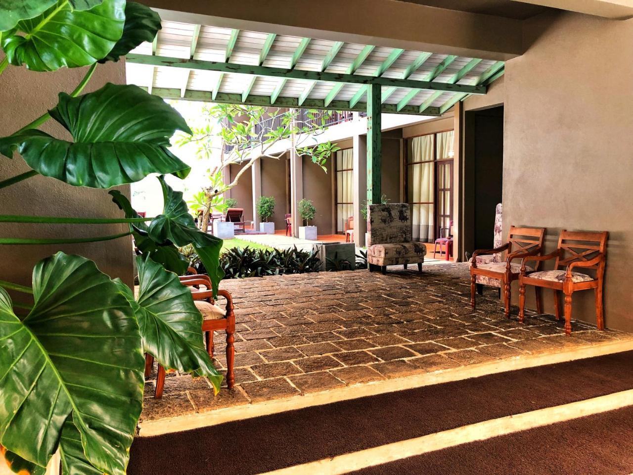 Waves By Tranquil Hotel Negombo Exterior photo