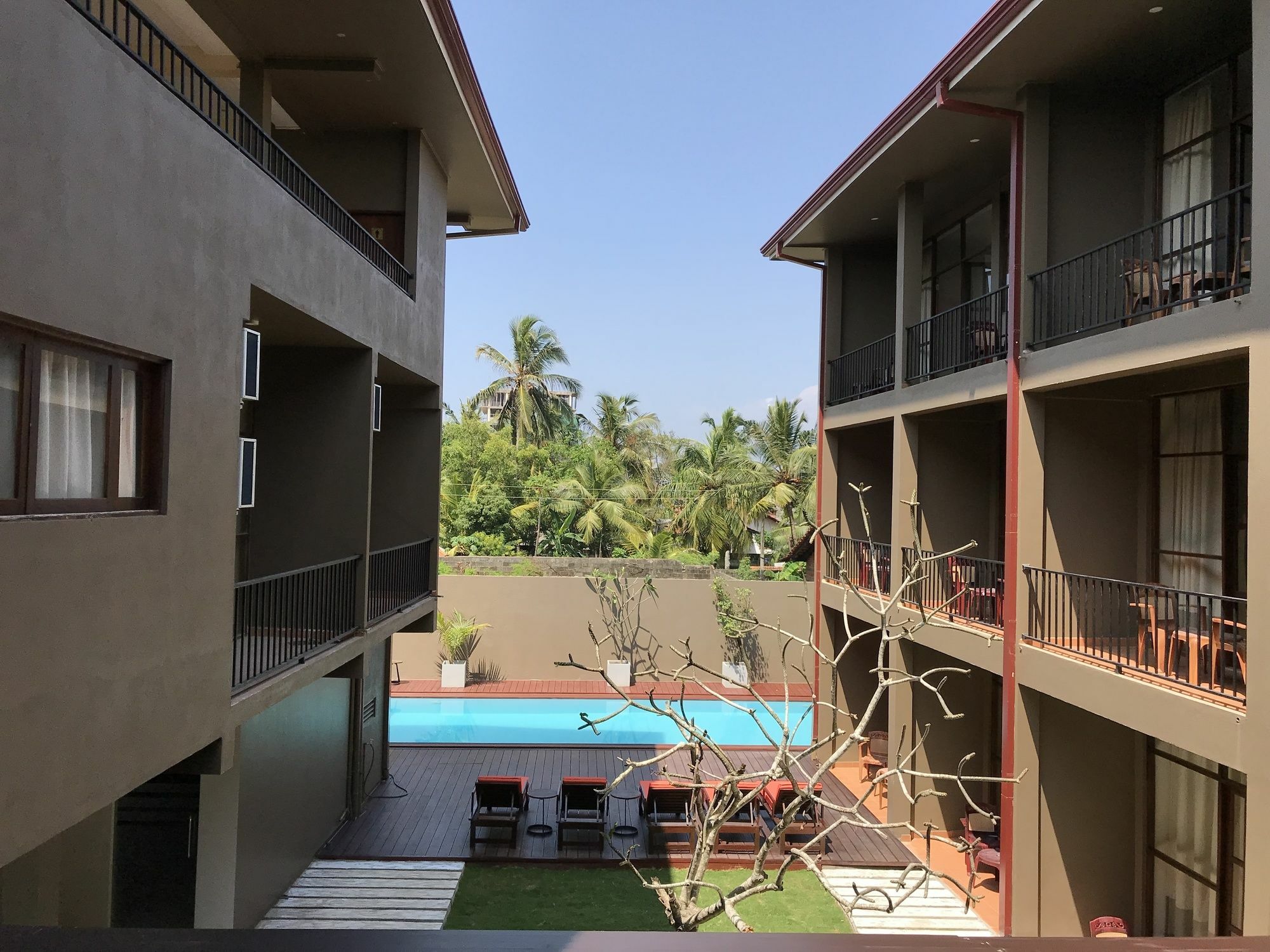 Waves By Tranquil Hotel Negombo Exterior photo