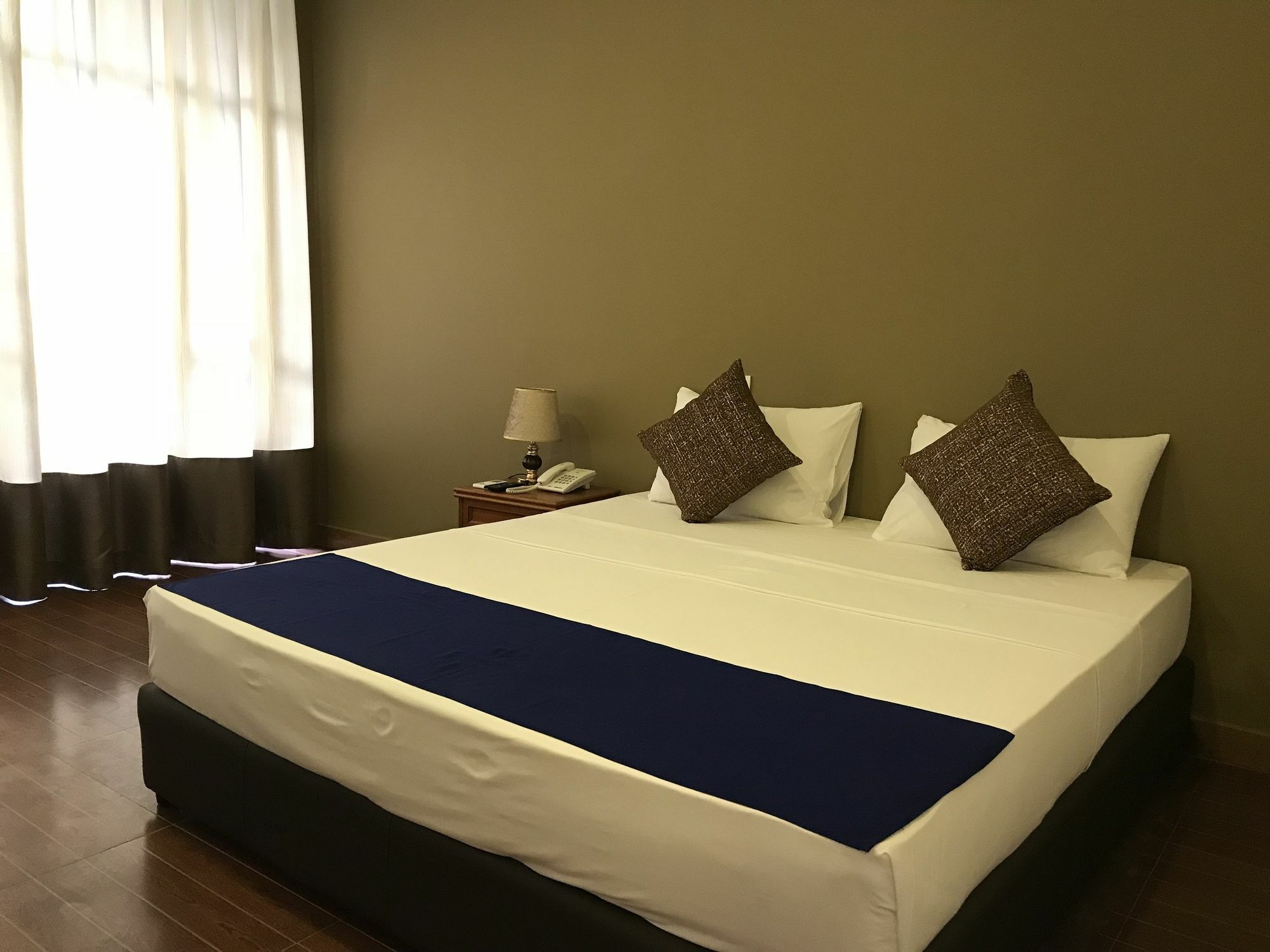 Waves By Tranquil Hotel Negombo Exterior photo